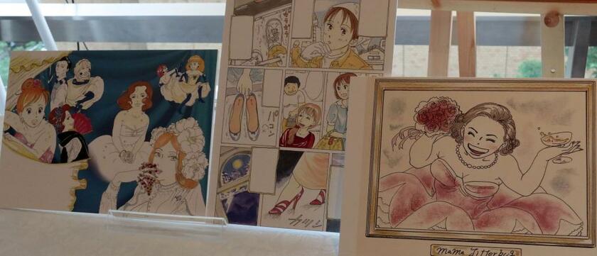 手塚治虫文化賞の贈呈式会場に展示された有間しのぶさんのイラスト。右端の一枚は作中に登場する“ジルバママ”