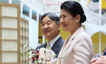 「初めまして! 徳仁です」 天皇陛下のオックスフォード時代はパブで気さくに、自転車通学も