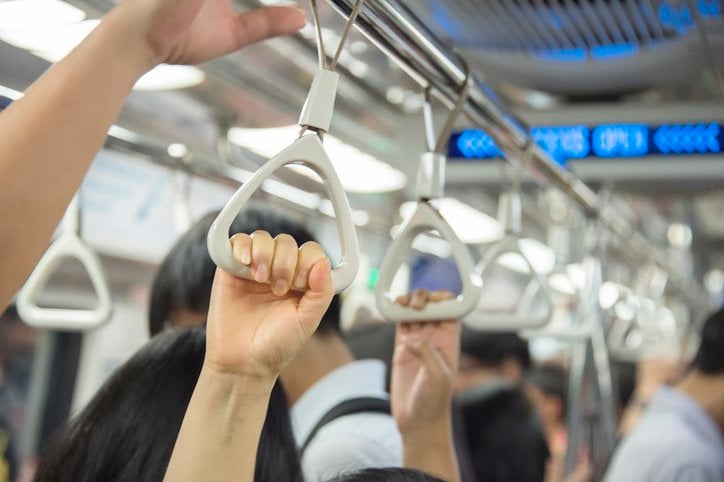 電車内で痴漢行為を見かけたら、あなたならどうしますか？(写真はイメージ／gettyimages)