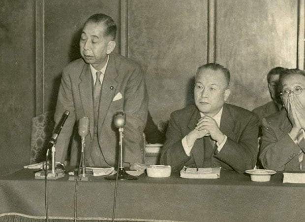 自主憲法制定にこだわった岸元首相も、他国の防衛については「ノー」と答弁していた　（c）朝日新聞社　＠＠写禁