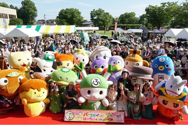写真・図版（1枚目）| 県内外から約４，０００人のファンが祝福！ふっかちゃん誕生１５周年記念「ふっかちゃんバースデイぱーちぃ２０２５」