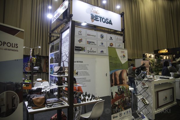 RETOSA（南部アフリカ地域観光機構）。共同出展者どうしで助け合いながら運営していた。（ダーバンICC・南アフリカ　2016年／Durban ICC,South Africa 2016）