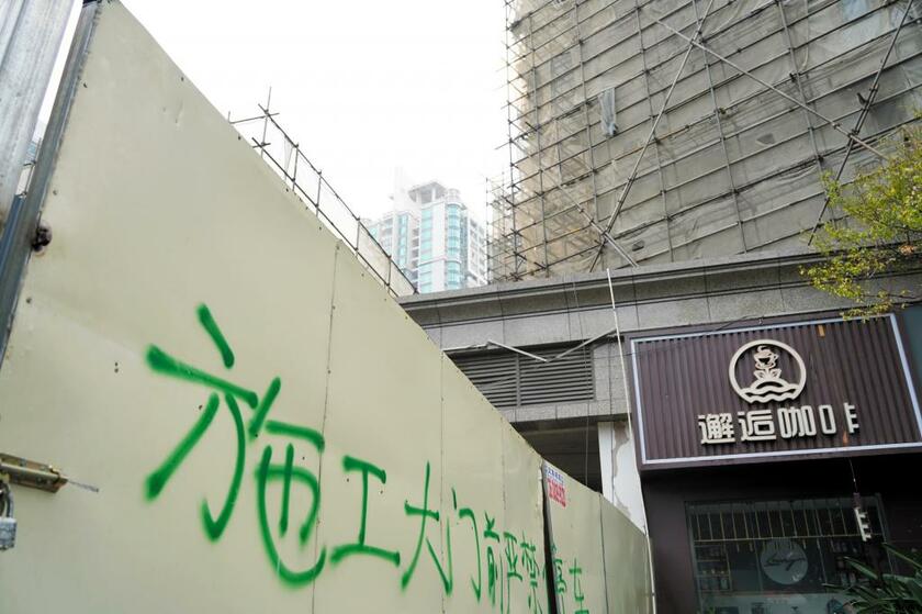 恒大集団が建設中のマンション。ある日本企業には現地から「中国版リーマン・ショックになるかもしれない」との見方も届く（ｃ）朝日新聞社