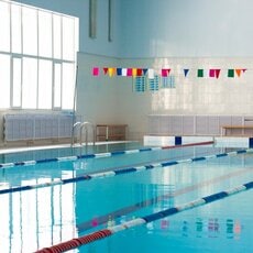 小学校のプール授業、“民間に委託すべき”と現役教師が考える2つの理由　「年に1回しか入れなかったことも」