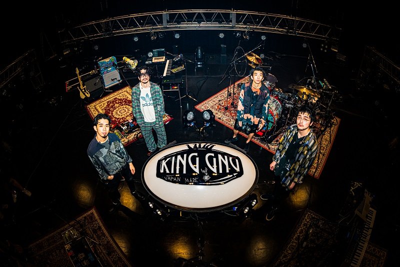 King Gnu、自身初の配信ライブで「白日」「Teenager Forever」など全14曲パフォーマンス