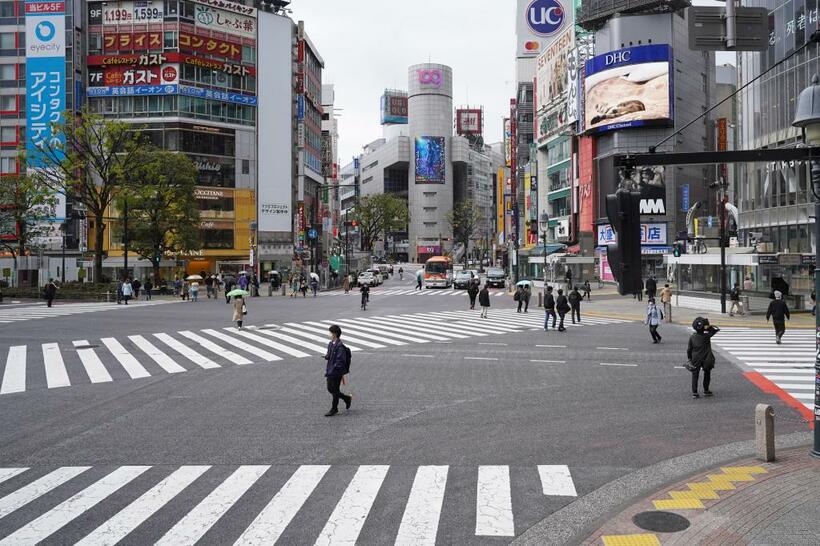 1回目の緊急事態宣言下の東京・渋谷の交差点　（ｃ）朝日新聞社