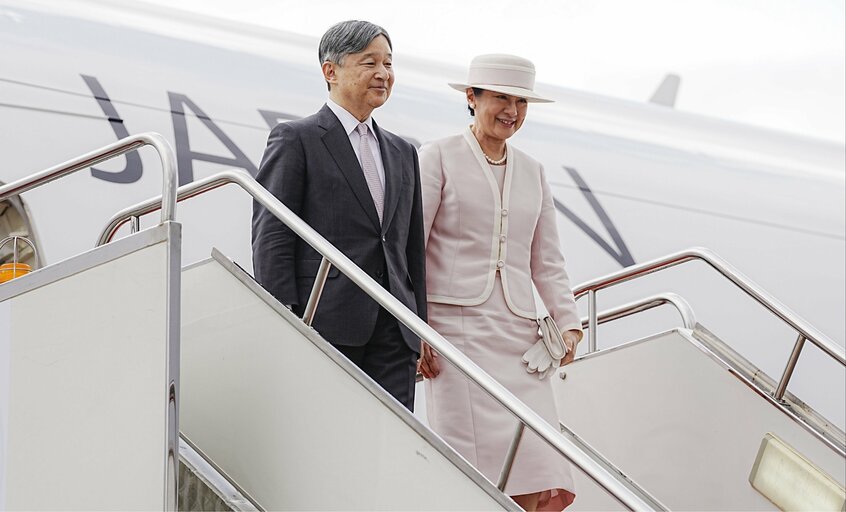 専用機で約5時間かけてモンゴルのチンギス・ハーン国際空港に到着された天皇、皇后両陛下