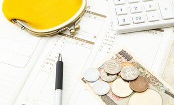 “ざっくり家計簿”で暮らしにかかるお金を可視化 面倒な家計の支出をたった2つに仕分け