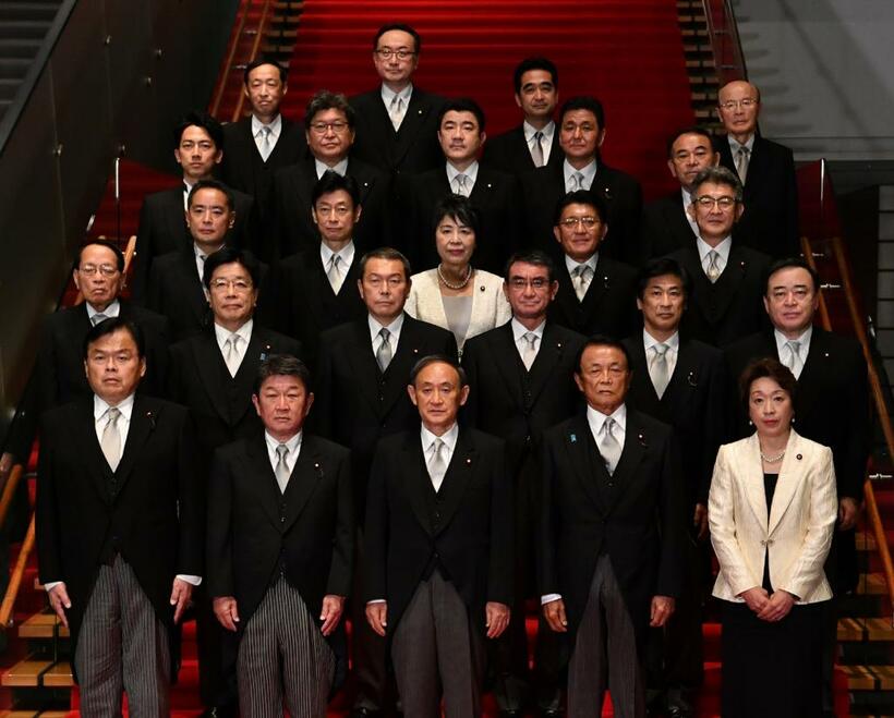 昨年９月に発足した菅内閣では、２０人の閣僚のうち女性は２人に留まった　（ｃ）朝日新聞社