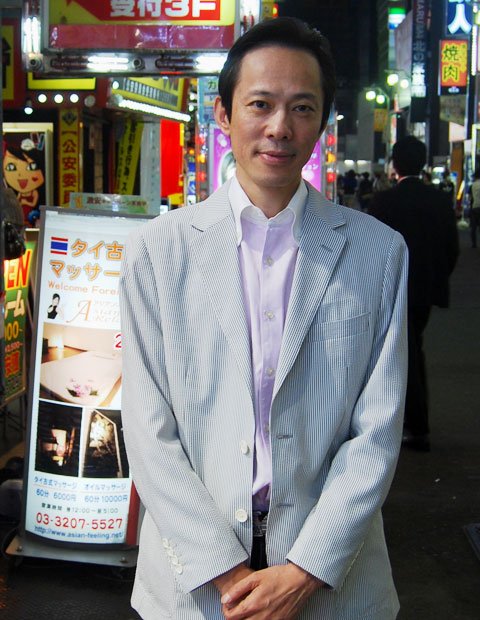 飲食店経営　李小牧６０年生まれ。中国・湖南省出身。８８年に来日し、歌舞伎町で飲食店を経営するかたわら、日本や中国のメディアでコラムを執筆している（撮影／編集部・野嶋剛）