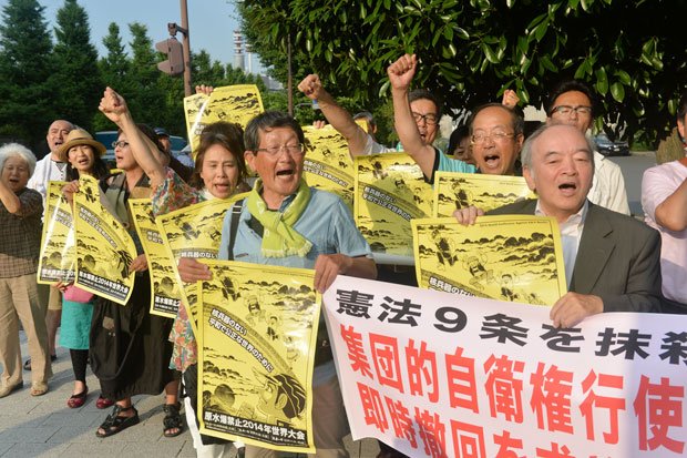 集団的自衛権行使容認の閣議決定に反対する人たち　（c）朝日新聞社　＠＠写禁