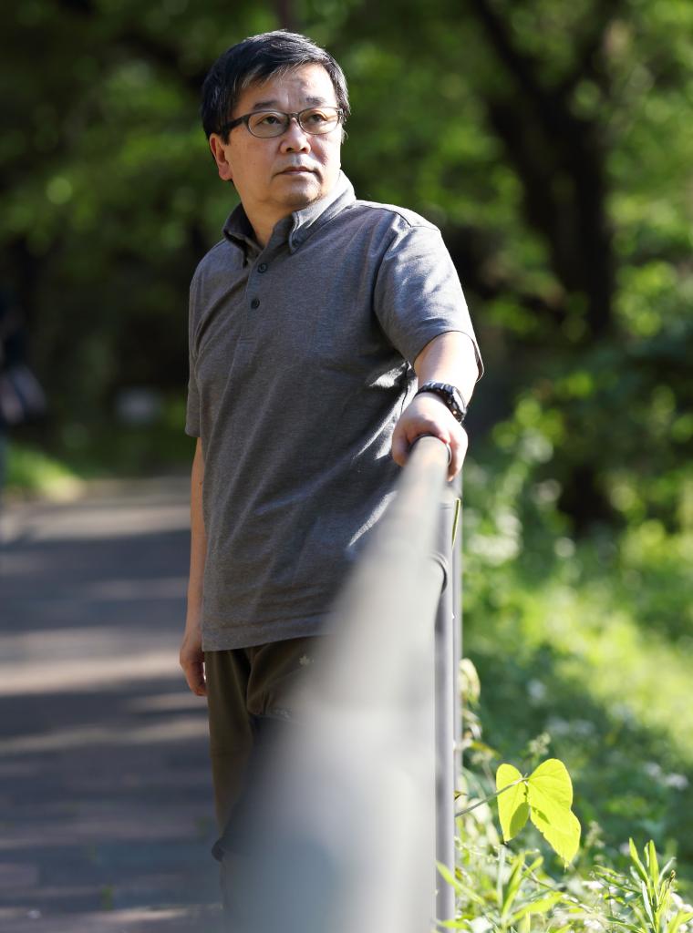 小田嶋隆（おだじま・たかし）／　1956年、東京都北区赤羽生まれ。コラムニスト。2022年6月24日、病気のため死去。享年65。著書に『ア・ピース・オブ・警句』『場末の文体論』『上を向いてアルコール』など、共著に『人生の諸問題 五十路越え』など。