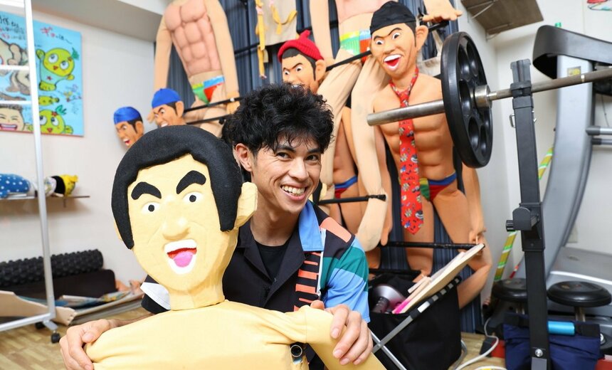 小島よしおさん（写真／松永卓也＝写真映像部）