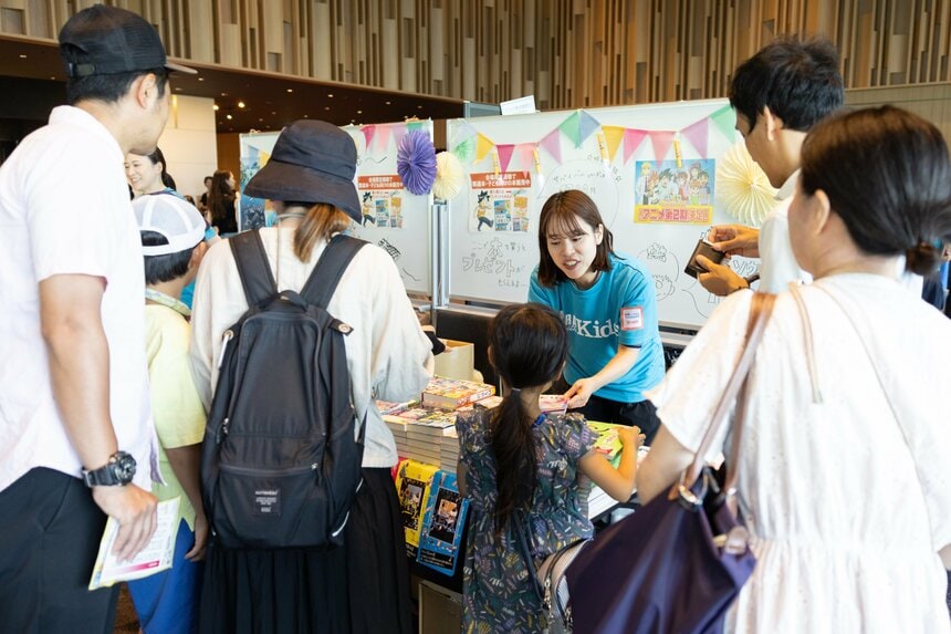 書籍販売コーナーには常に人だかりができており、ご来場の皆さんの教育に対する意識の高さを実感しました！