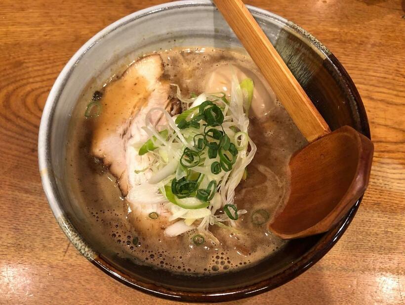 渡なべの「らーめん」は一杯830円（筆者撮影）