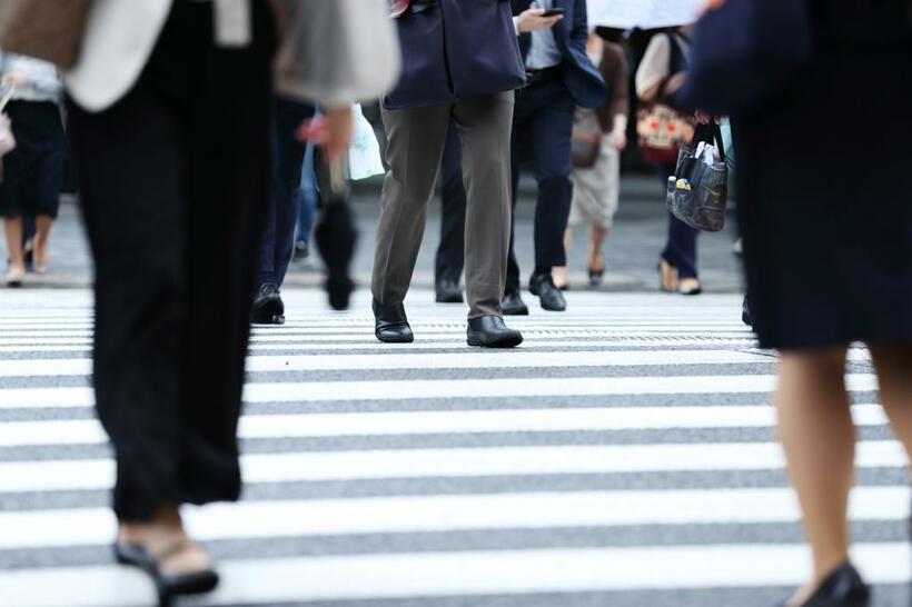 緊急事態宣言が解除され、通勤ラッシュがもどってきた。とはいえ、コロナ禍を経て人びとの働き方は確実に変化し、進化していく（撮影／写真部・加藤夏子）