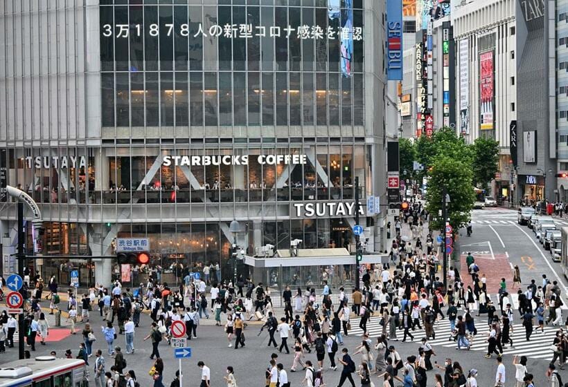 7月21日、東京の新規感染者数は初めて3万人を突破。翌22日も3万4995人と2日連続で過去最高となった