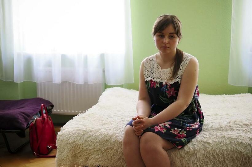２１歳のアナスタシアさんは、日々経済状況の悪化するウクライナ、トランスカルパチア地方から、家族の家計を支えるために、３歳の娘を親に預けてハンガリーへと出稼ぎに来ているという（写真＝佐藤慧）