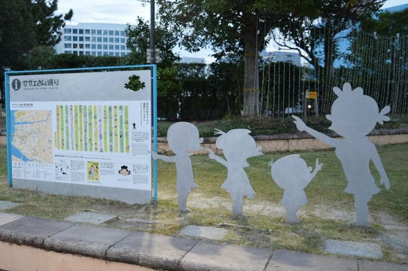 「サザエさん通り」（福岡市早良区 ）のキャラクターシルエット像　（ｃ）朝日新聞社