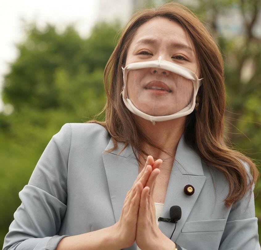 手話を交えて応援演説した今井絵理子議員(撮影・上田耕司)