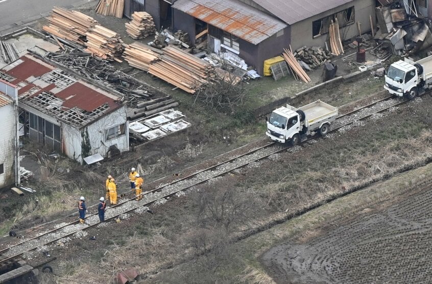 のと鉄道/元日の地震で線路やトンネルに土砂が流れ込むなど、約50カ所に被害が見つかり、全線で運休が続いた。復旧に向けた作業が続く