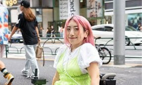 車椅子ギャル・さしみちゃんと歩く原宿　続出する尋ねる局面と「声掛けを躊躇う」気持ち