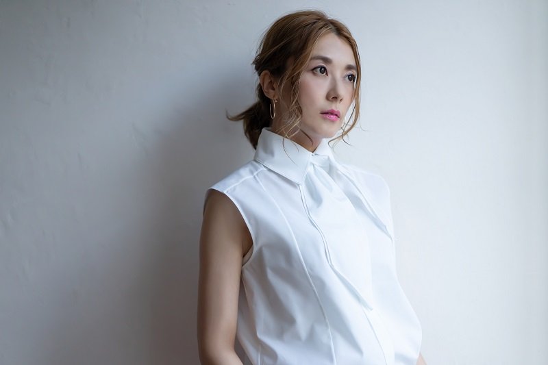 シンガーソングライターでもあり画家でもある山野ミナ、メジャーデビューアルバムが8/25に発売