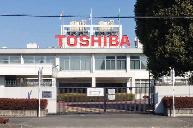 パソコンやテレビなどの製造拠点だった青梅事業所（東京都青梅市）は３月、閉鎖する。最大４千人もの労働者が働いた。周辺飲食店への影響も大きい（撮影／編集部・澤田晃宏）