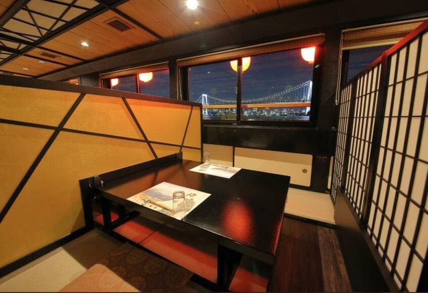「船清」では小グループ用の半個室テーブル席が好評だ