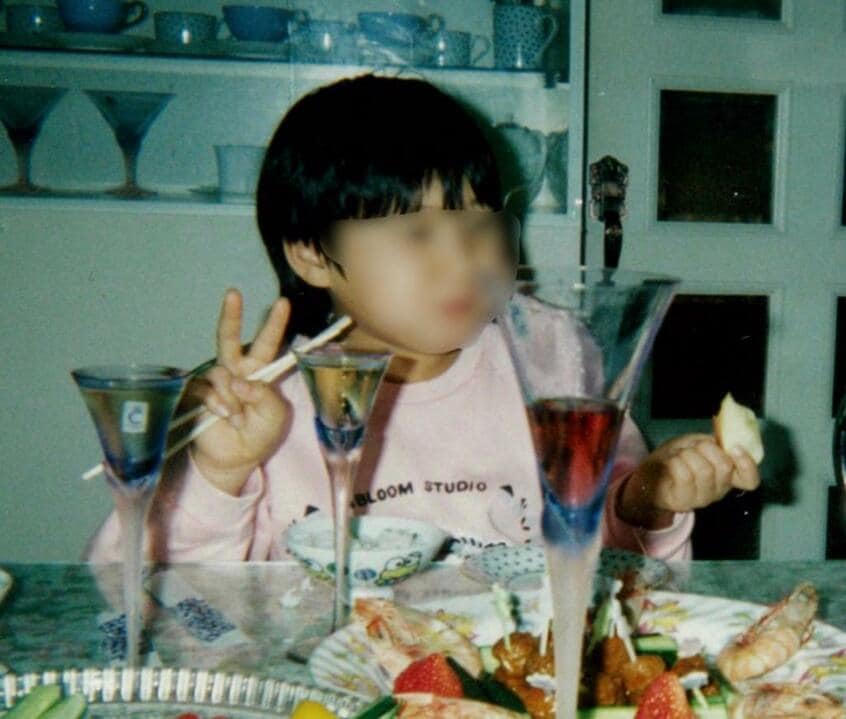 自殺したとみられる長女Aさんの幼い頃(提供)