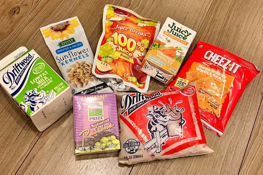 現地校で配られるスナックの一例