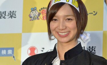 39歳「芹那」ひもビキニ、おなかチラ見せも披露　テレビから消えても“暴露キャラ”に走らぬ「信用度」