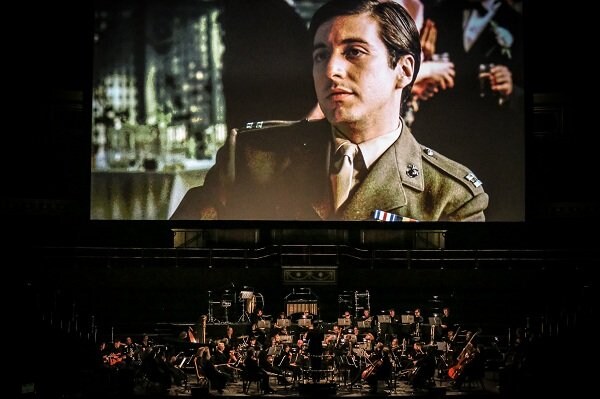日本上陸間近「ゴッドファーザー・シネマコンサート」大スクリーンの映像と、フルオケによるライブ演奏