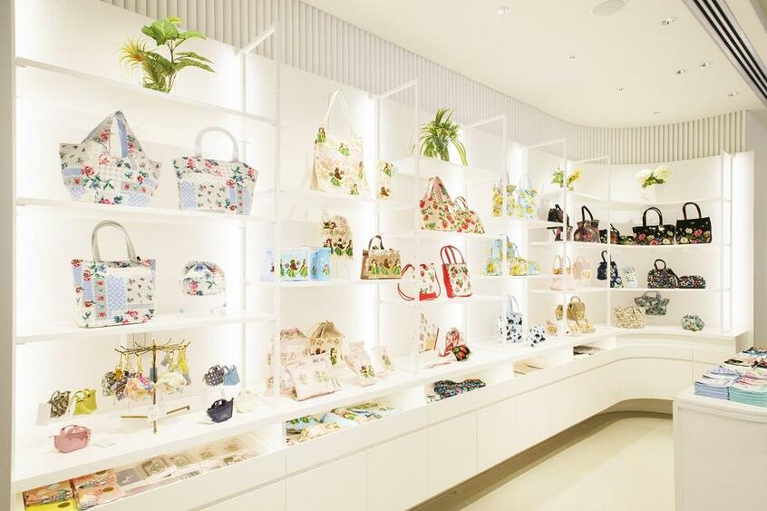 銀座本店。明るい店内にはさまざまな柄のアイテムが並び、足を踏み入れれば気分が上がる。(撮影:岡田晃奈)
