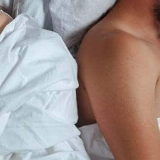 男の「いつまでもペニスに振り回される」人生 “妻だけED”の理由は?
