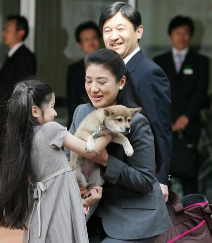 写真特集】優しい表情にほっとする 天皇陛下と雅子さま、愛子さまが「休日」に見せた特別な素顔 | AERA dot. (アエラドット)