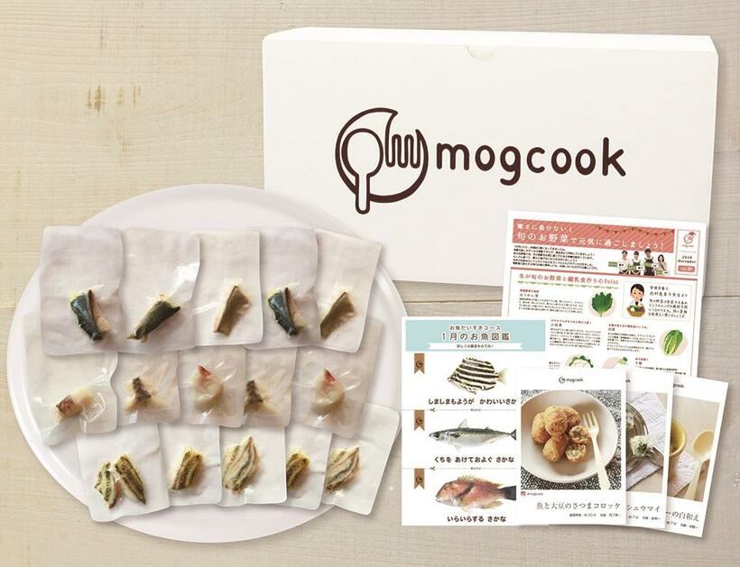 白身・赤身の3種類の魚が、10g×計15パック入る「お魚だいすきコース」。お魚図鑑やレシピカードも同梱されて届く