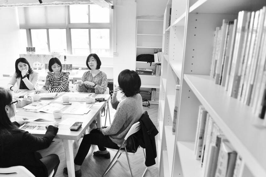 台北の出版社・采實文化で打ち合わせ。日本と台湾の仕事観について議論は白熱(撮影/東川哲也)