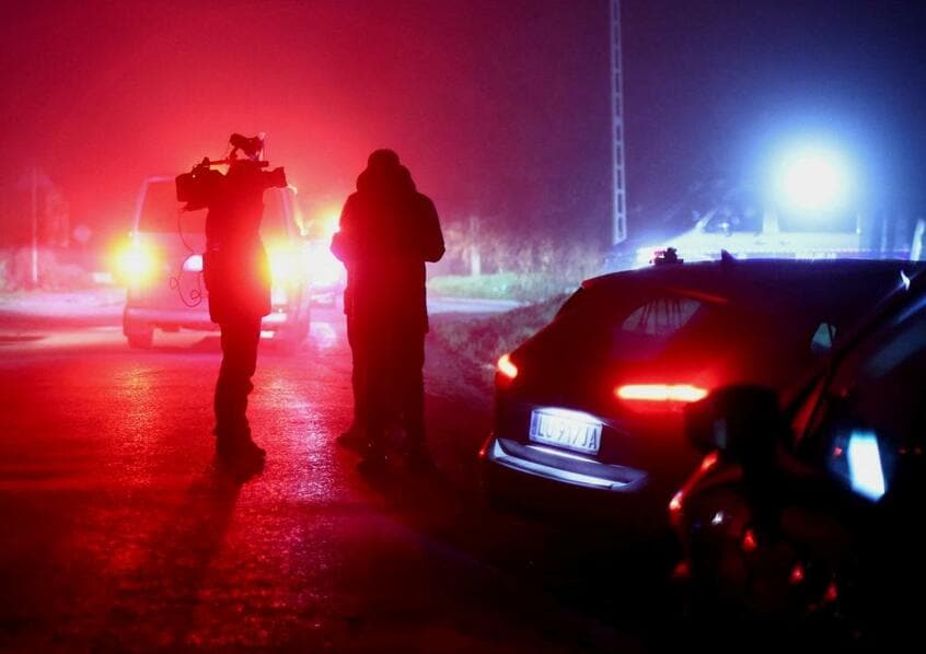 ミサイルが着弾したポーランドのプシェボドフ村。ポーランドメディアは、穀物を積んだ台車が転がる様子などを報じた(photo アフロ)