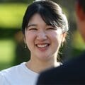 〈あのときの話題を「再生」〉愛子さま 2490円でも7万円でもワンピースに「清潔感」と「品ある可愛らしさ」の理由は「永遠に愛されるタイムレス」な装い