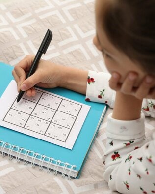 算数の問題を「考えるのが好きな子」の特徴は？　算数教育のプロが解説する“思考力を伸ばす3つのコツ”