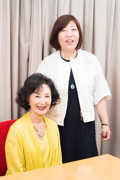 岸惠子（きし・けいこ）（左）と林真理子（右）（撮影／写真部・岸本絢）