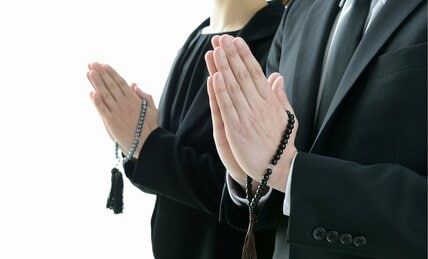 葬式の平均参列者数は10年間で38人と半減　超高齢の故人の子も60歳以上の定年で親族だけに