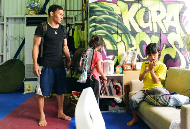 キッズサーカス入門クラスには学校帰りの子どもも(撮影/西元譲二)