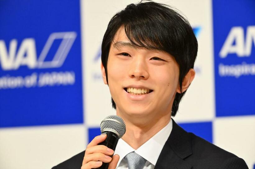 ７月１９日、会見に臨む羽生結弦