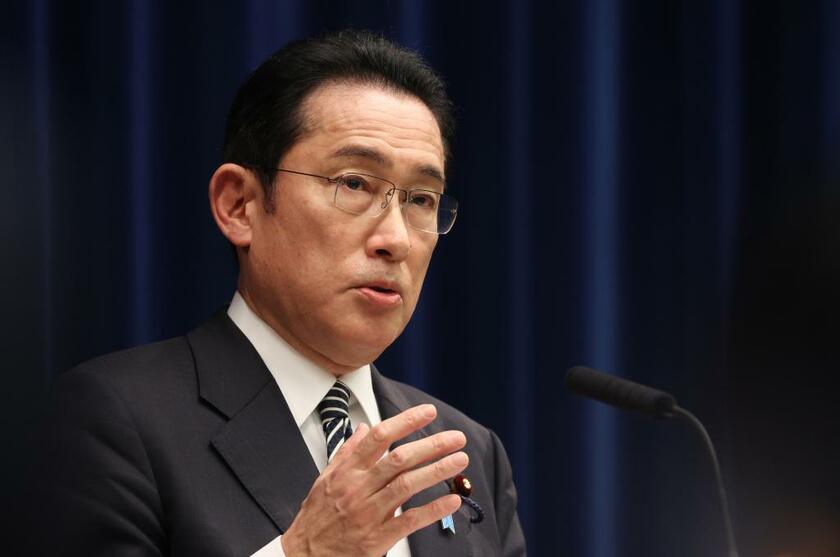 政権のコロナ対応について記者会見で説明する岸田文雄首相