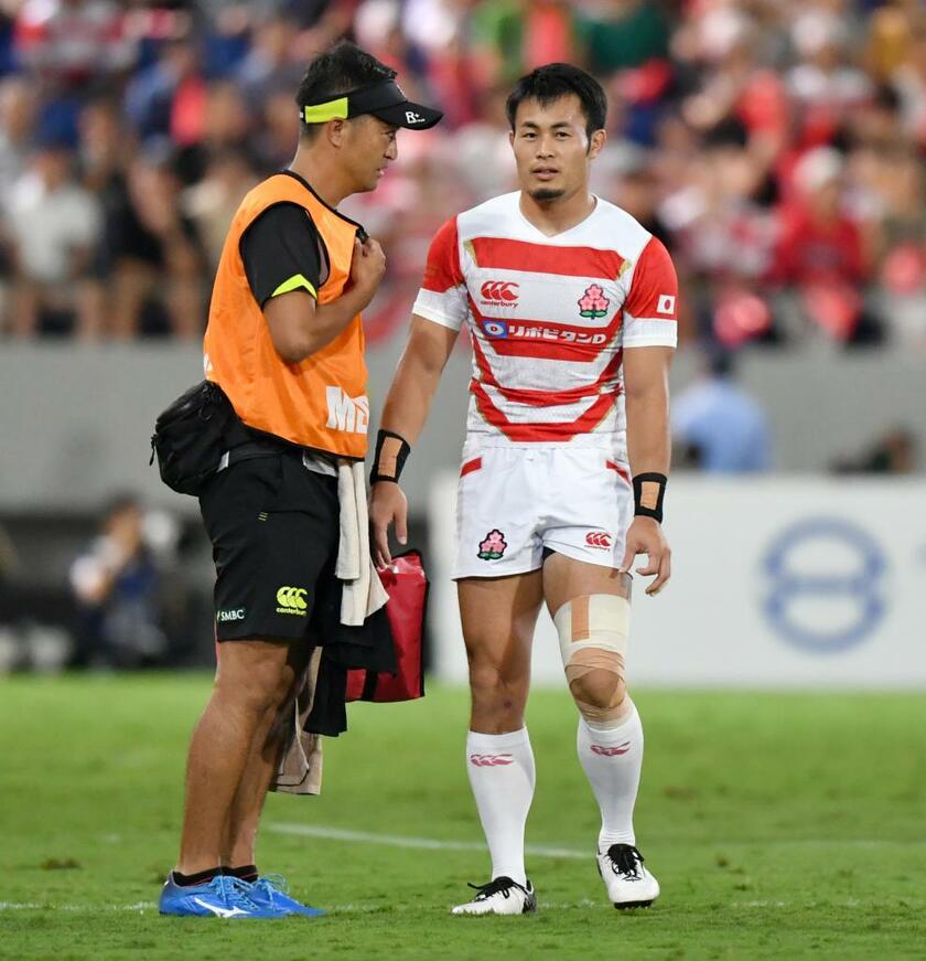 ラグビー南アフリカ戦、負傷退場する日本代表・福岡堅樹選手（Ｃ）朝日新聞社　 