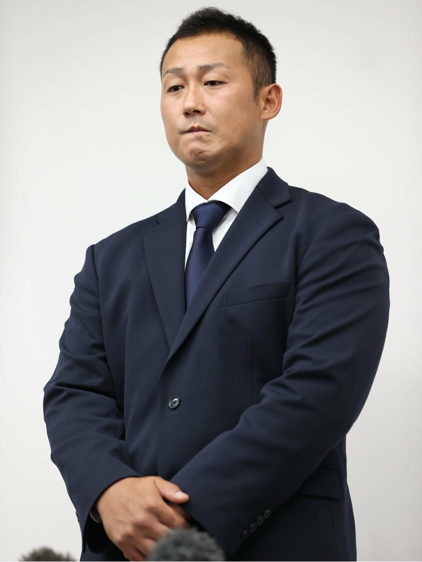 日本ハムから巨人に移籍して会見する中田翔選手