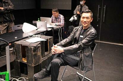 Ｚｅｅｂｒａ（ジブラ）／東京を代表するヒップホップ・アクティビスト。ヒップホップ専門ネットラジオ局「ＷＲＥＰ」では生放送「ＬＵＮＣＨＴＩＭＥ ＢＲＥＡＫＳ」（平日１２～１３時）のＭＣを、テレビ朝日「フリースタイルダンジョン」（毎週火曜日深夜１時２９分～）ではオーガナイザー兼メインＭＣを務める。本格的な夏を前に、イベント準備などで多忙な日々（撮影／大野洋介）