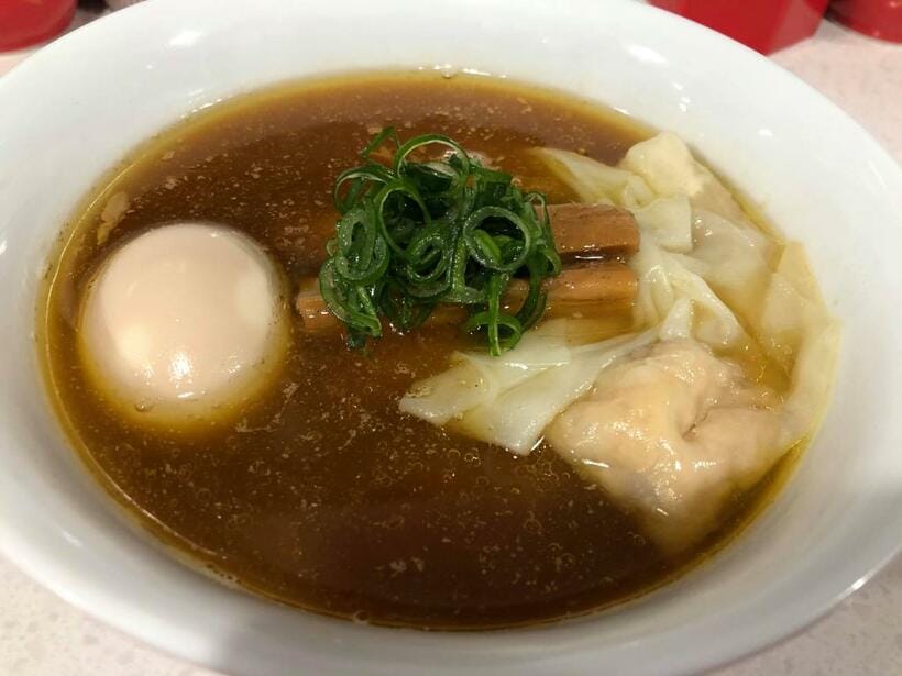 「星印」の特製醤油らぁ麺（筆者撮影）